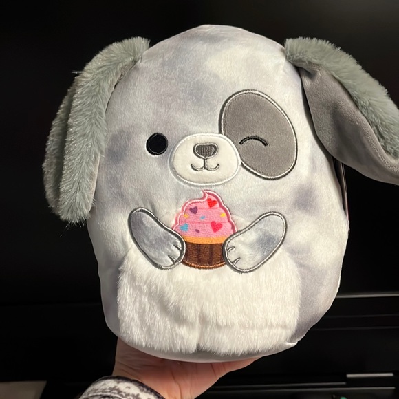 GUSTAVUS with cupcake 8” Squishmallow - Valentines line dog, brand new with tags - Picture 1 of 3